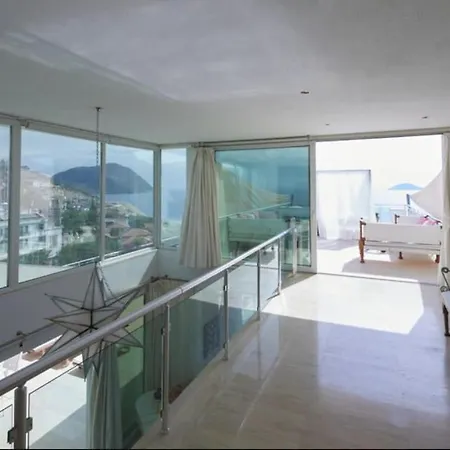 Glass House Ultra Luex Tatil Willa